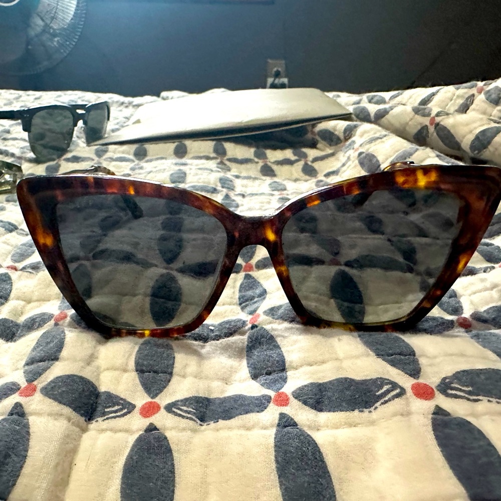 Diff Eyewear Tortoiseshell Cat Eye Sunglasses with Dark Lenses